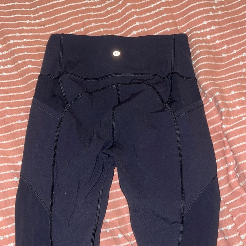 LuluLemon Leggings (great condition)Black size 6 Style all the right places